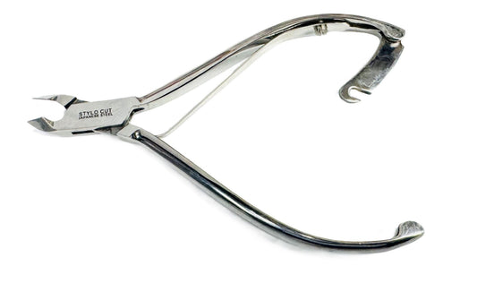 4.5" PROFESSIONAL STAINLESS STEEL CUTICLE NIPPER with Lock - Universal Jewelers & Watch Tools Inc.