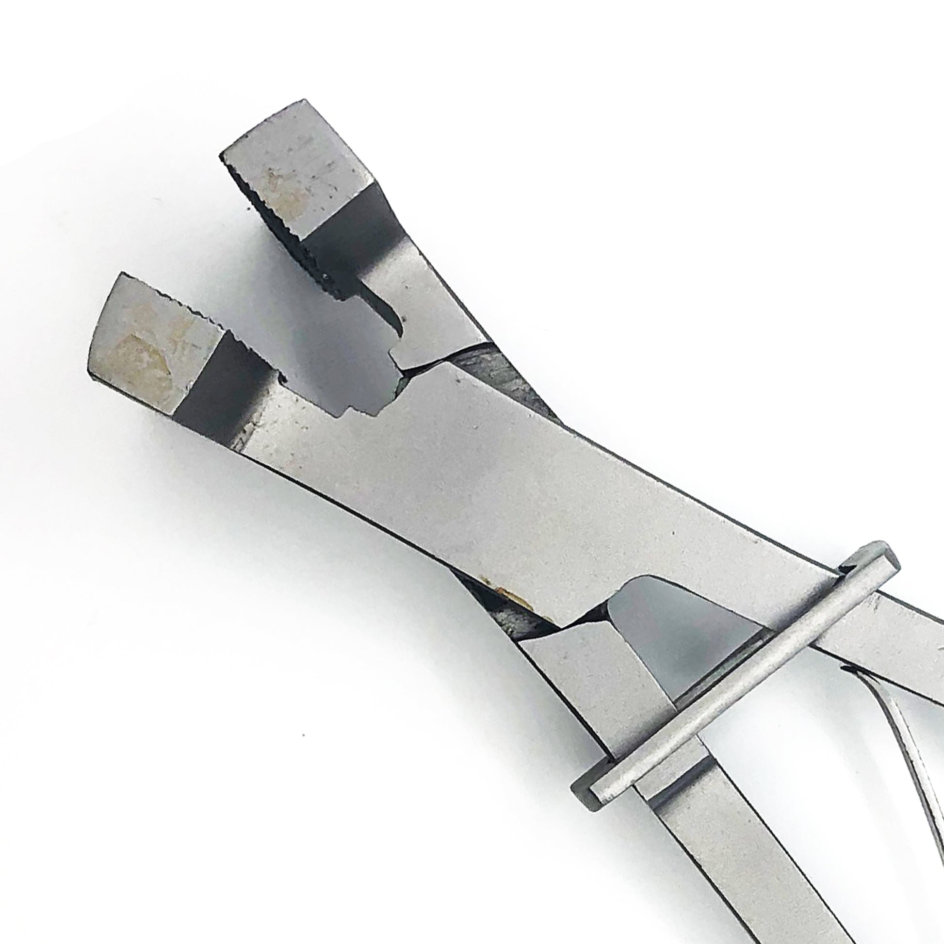 Plier For Drawing Wire Serrated Teeth With Ring - Universal Jewelers & Watch Tools Inc.