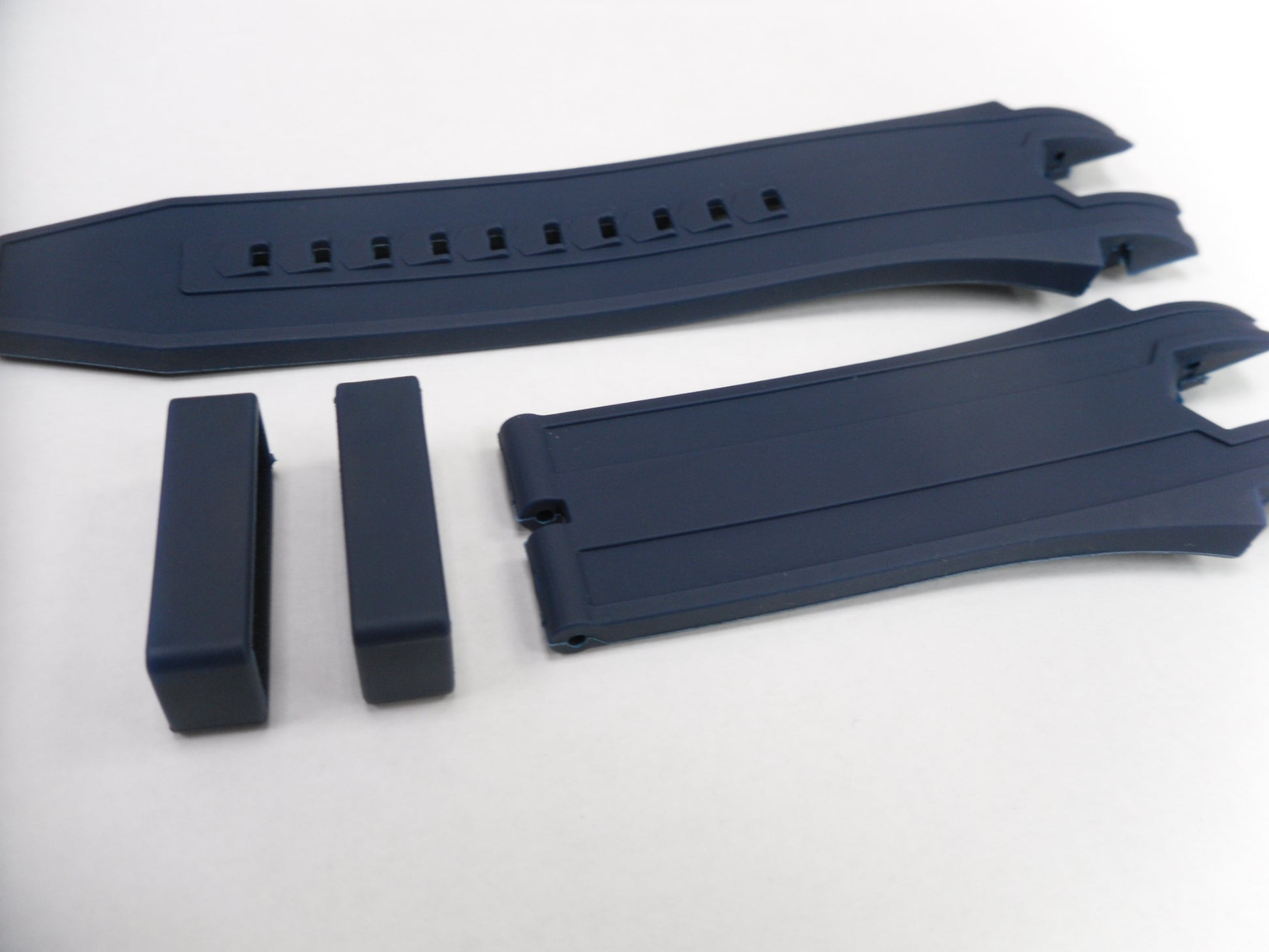 CURVED END SILICONE WATCH BAND BLUE COLOR STRAP 26 mm invicta - Universal Jewelers & Watch Tools Inc.