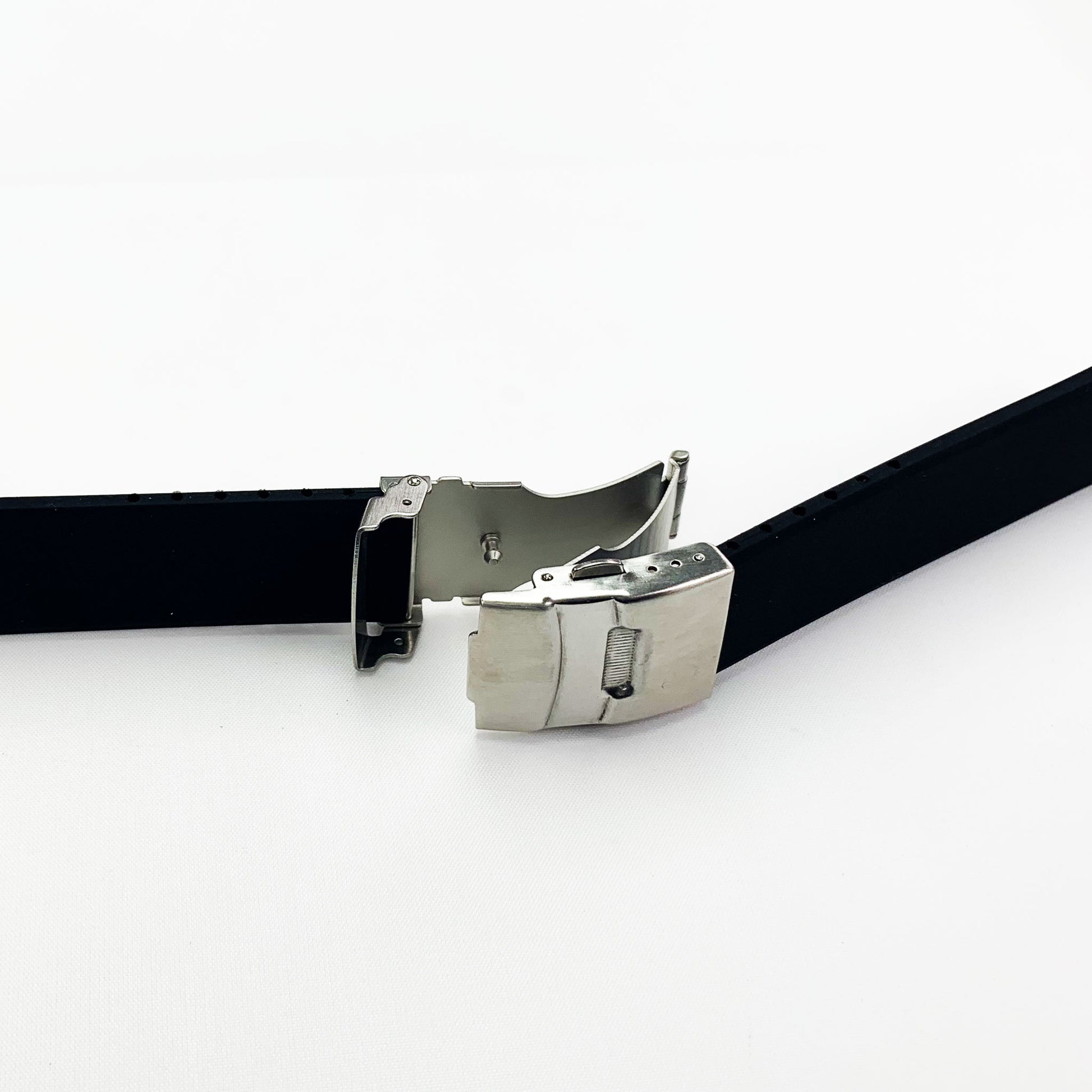 20 MM Special Curve Black Color Silicone Deployant Buckle Regular Size Watch Strap Steel - Universal Jewelers & Watch Tools Inc.