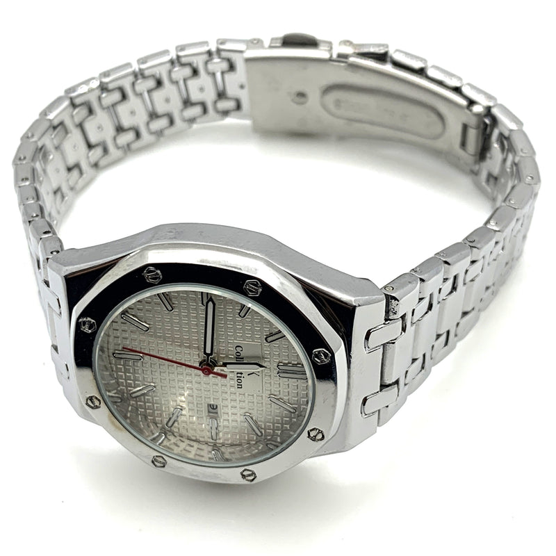 Load image into Gallery viewer, Ladies Fashion Watch Silver Case White Dial with Date Luxury Look
