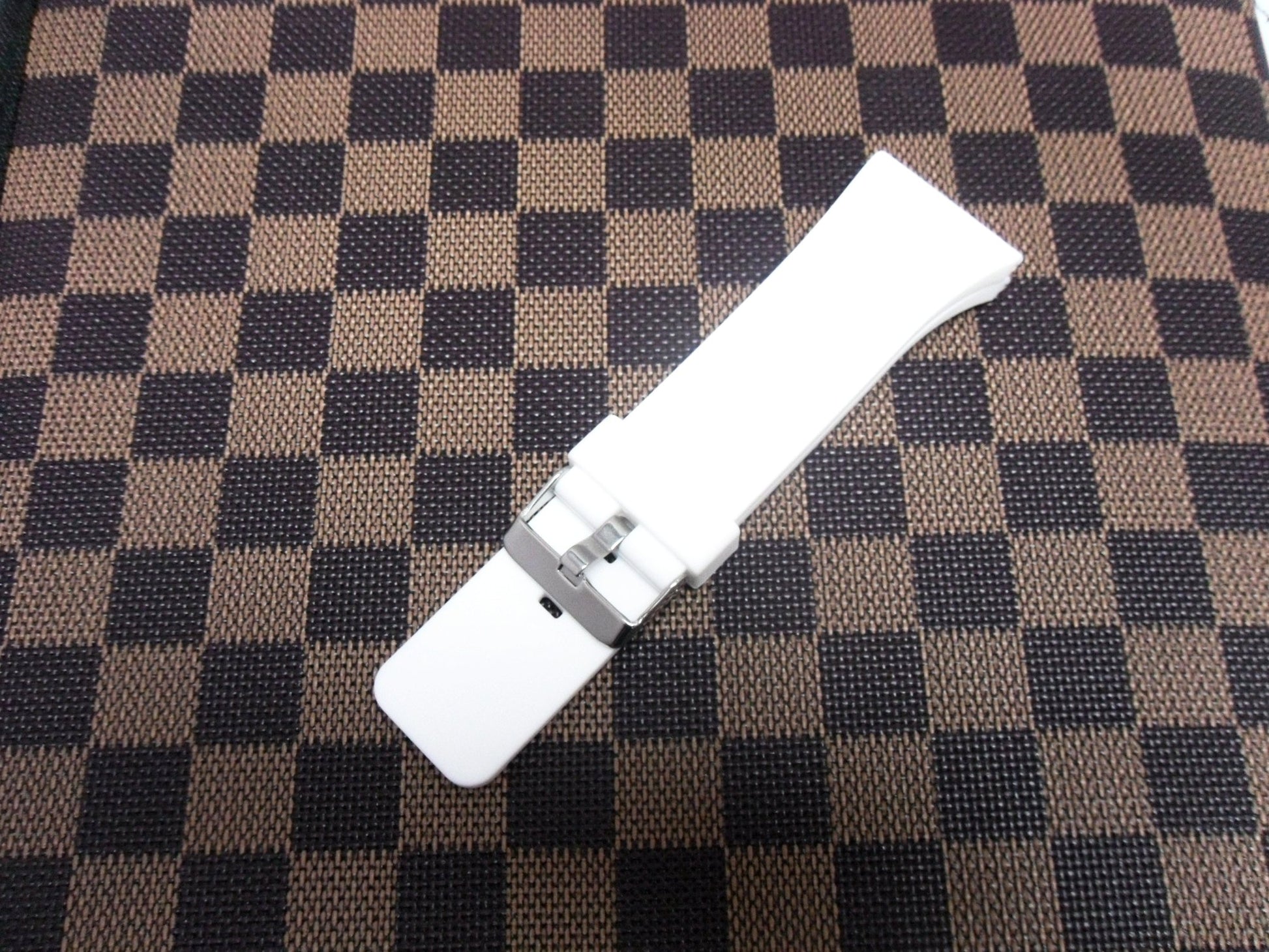 Best Quality, Silicon Watch Band 31mm White for Big Size Sport Watch SH165 - Universal Jewelers & Watch Tools Inc.