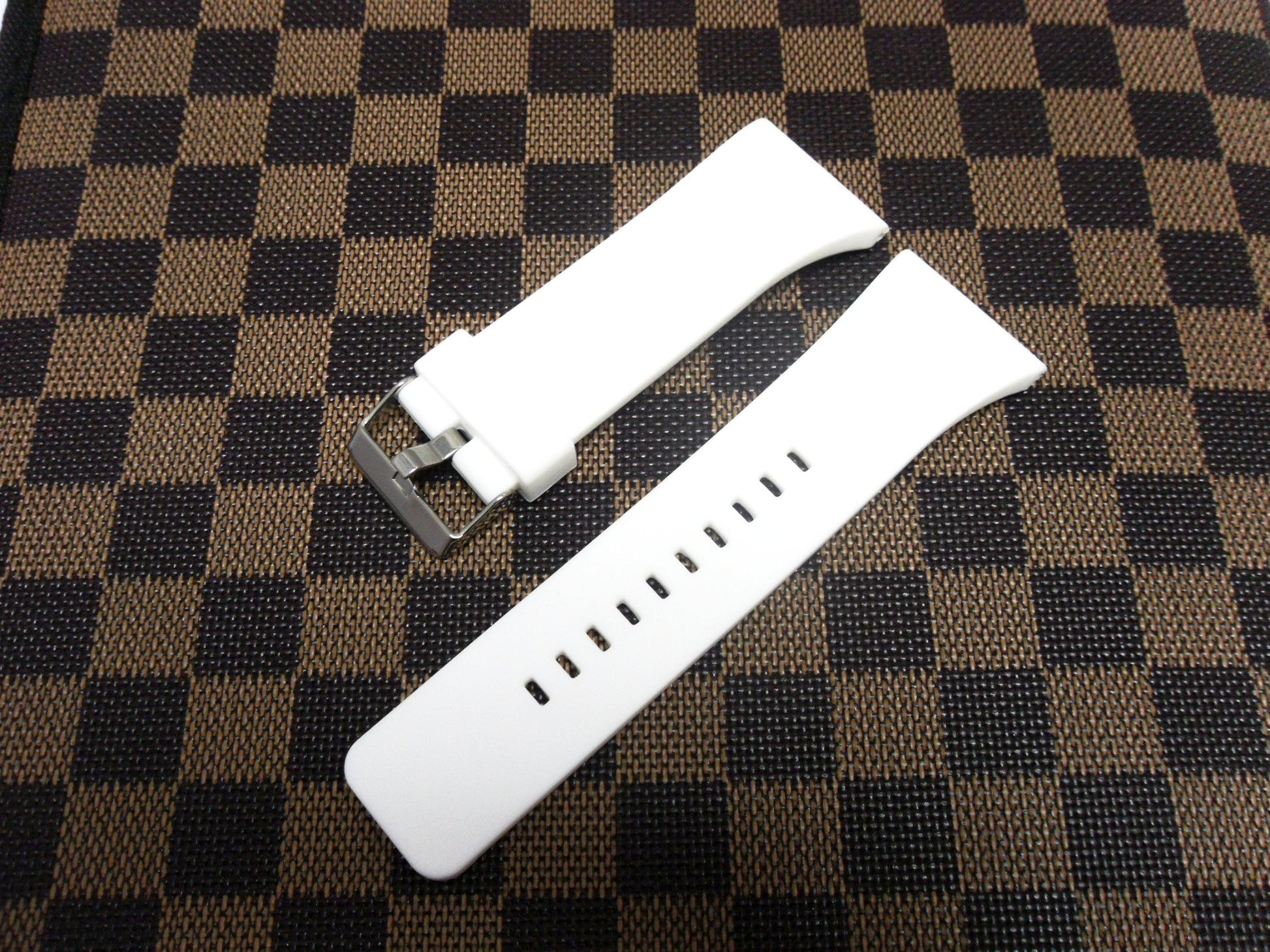 Best Quality, Silicon Watch Band 31mm White for Big Size Sport Watch SH165 - Universal Jewelers & Watch Tools Inc.